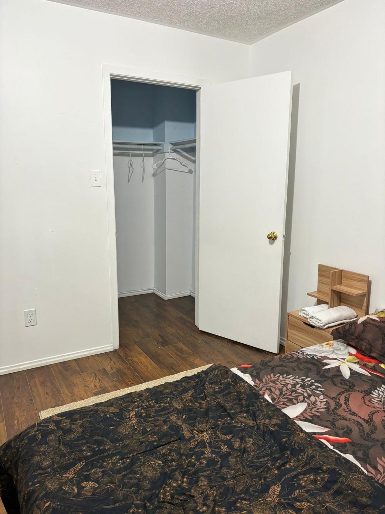 Queen Bedroom Near Sheridan College Brampton Exterior foto